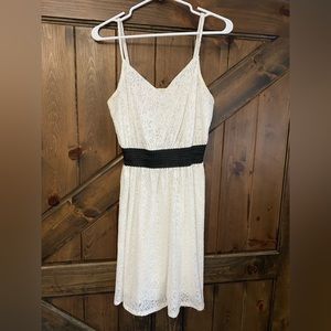 Soprano white lace dress